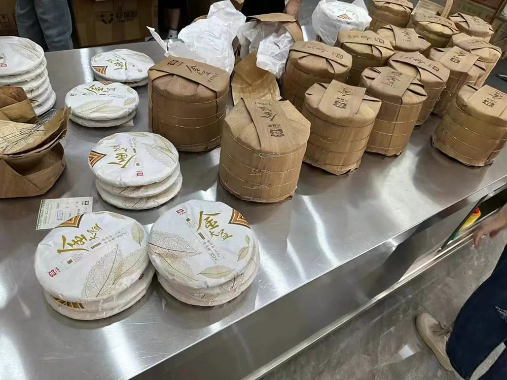 岳阳回收大益普洱茶2015年生茶熟茶图3