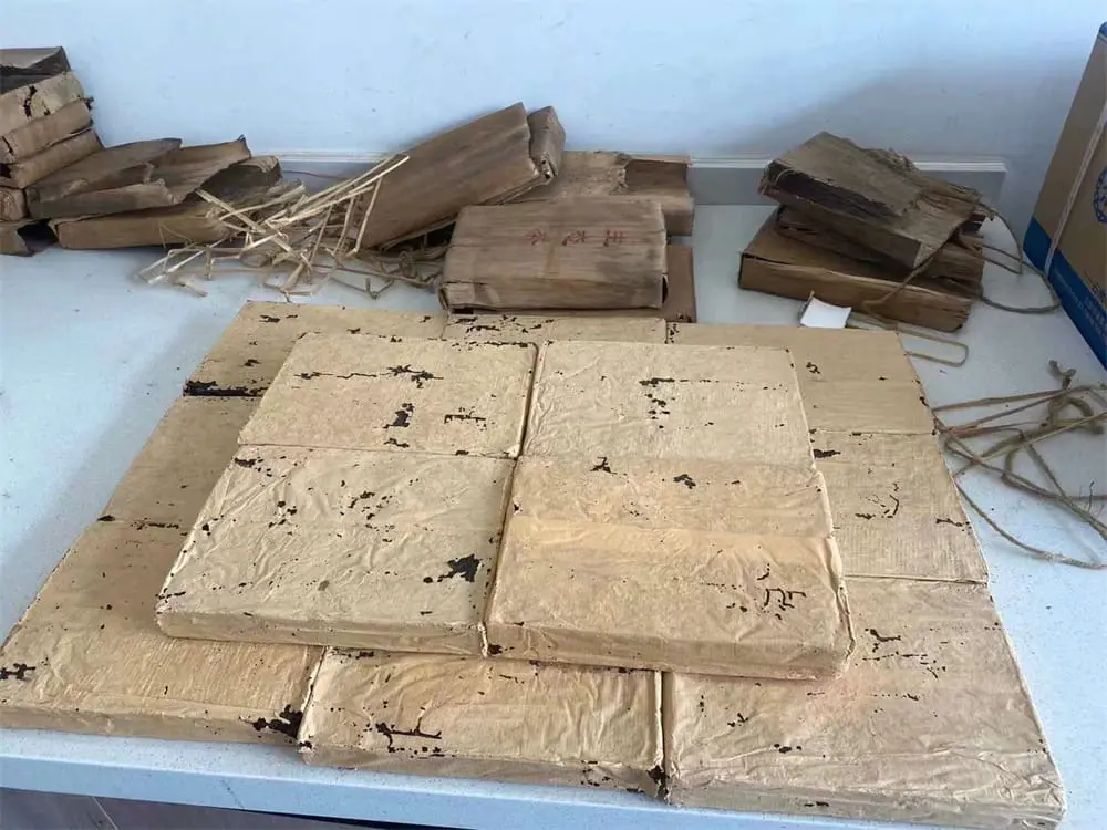 岳阳回收中茶普洱茶2004年生茶熟茶